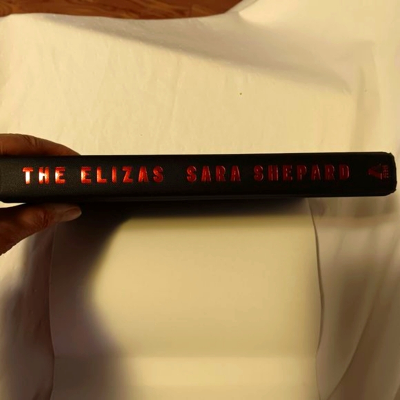 Sara Shepard Hardcover Thriller Novel Fiction Book The Elizas - Picture 10 of 13
